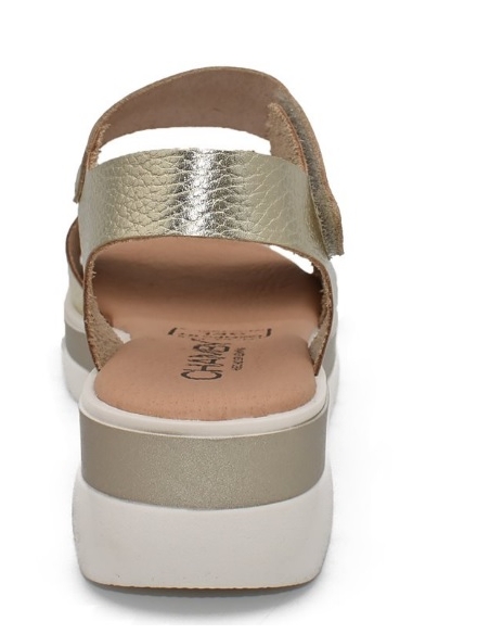 SANDALIAS CON CUÑA PLATINO 17684