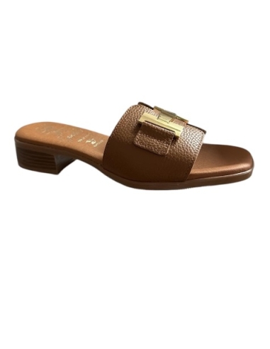 SANDALIA CON TACON CUERO 18459