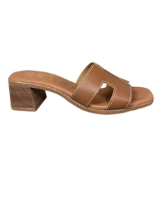 SANDALIA CON TACON CUERO 18460