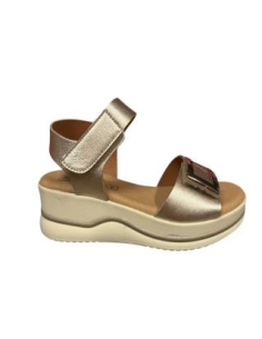 SANDALIAS CON CUÑA PLATINO 18711